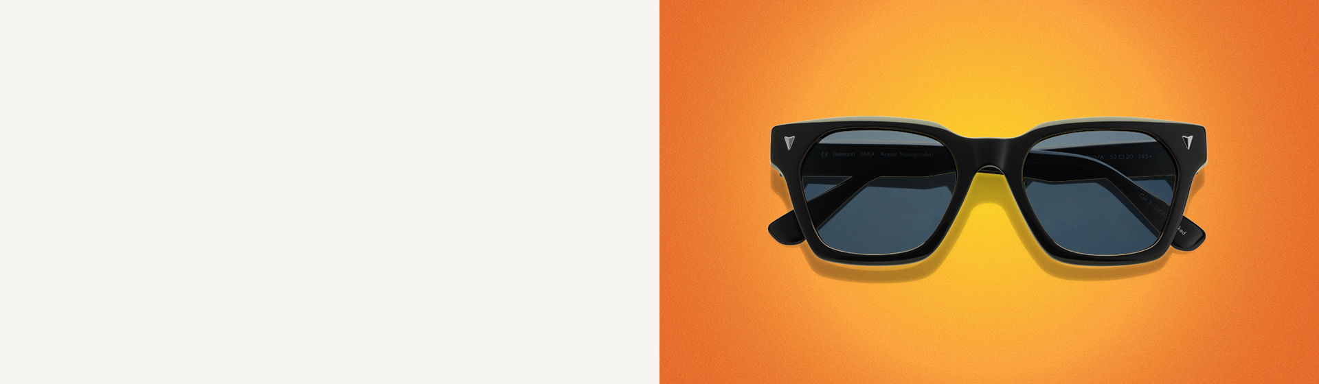 Eine schwarze, rechteckige Sonnenbrille vor einem leuchtend orangefarbenen Hintergrund, die von vorne mit dunklen Gläsern zu sehen ist.