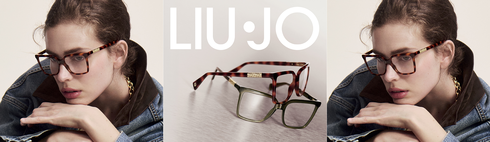 Une femme à lunettes, le menton posé sur ses mains ; on aperçoit le logo LIU•JO en arrière-plan. Une paire de lunettes est également représentée au centre de l'image.