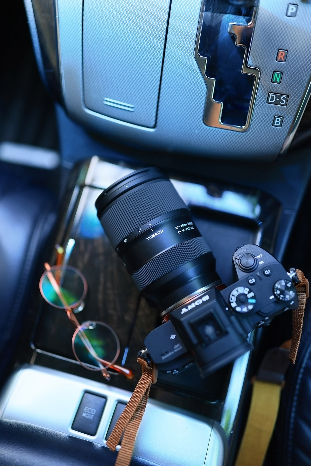 TAMRON 28-75mm F2.8 G2 vs 24-70mm: Best Event Zoom Lens?