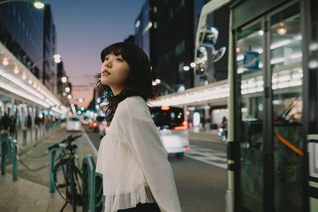 Hohe Auflösung und sanftes Bokeh – natürliche Hauttöne mit beeindruckender Klarheit