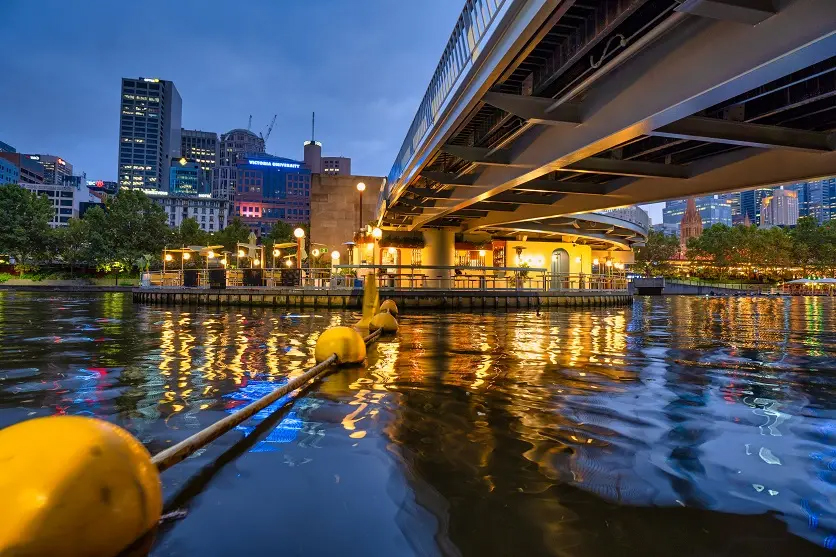 Pensez à bien gérer le chevauchement entre le premier plan, le plan intermédiaireet l’arrière-plan