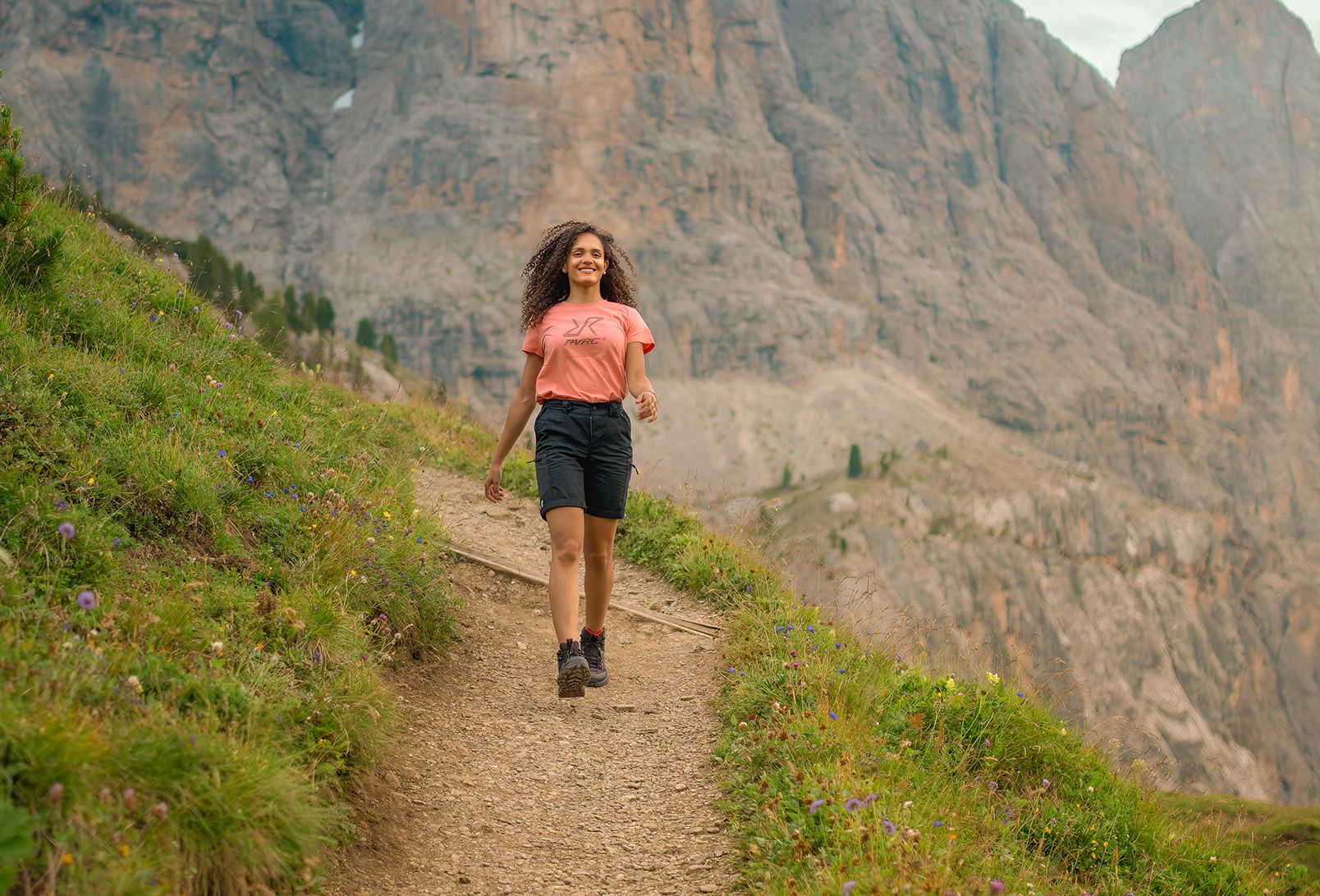 Summer Hiking Outfit Ideas for Women