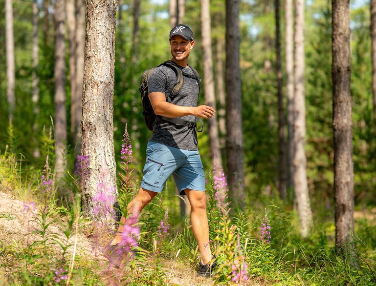 The best way to dress for hiking