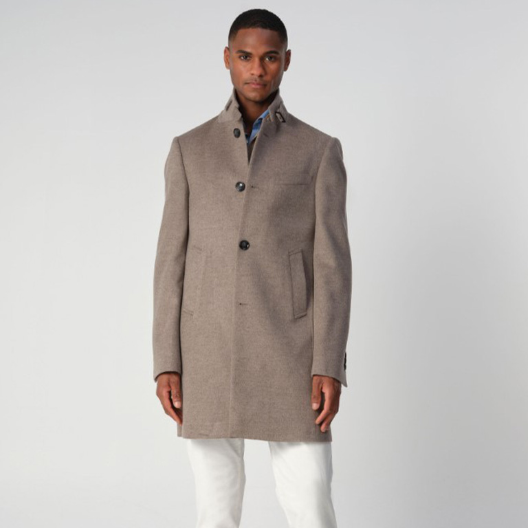 Dutch Dandies model in een lange jas