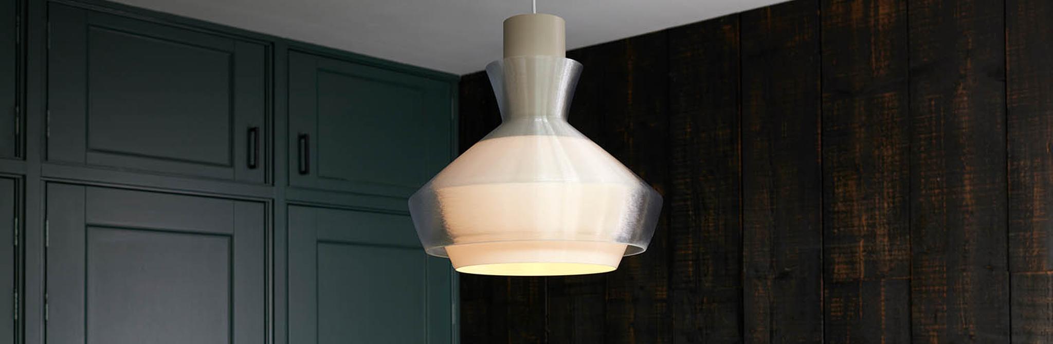 Grote-wit-met-bronsen-hanglamp-voor-in-woonkamer-en-slaapkamer