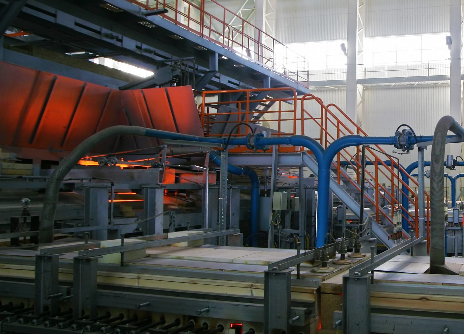 Glass melting furnace
