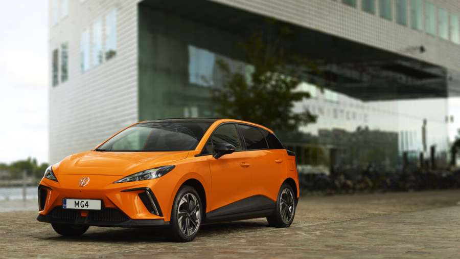 An orange MG4