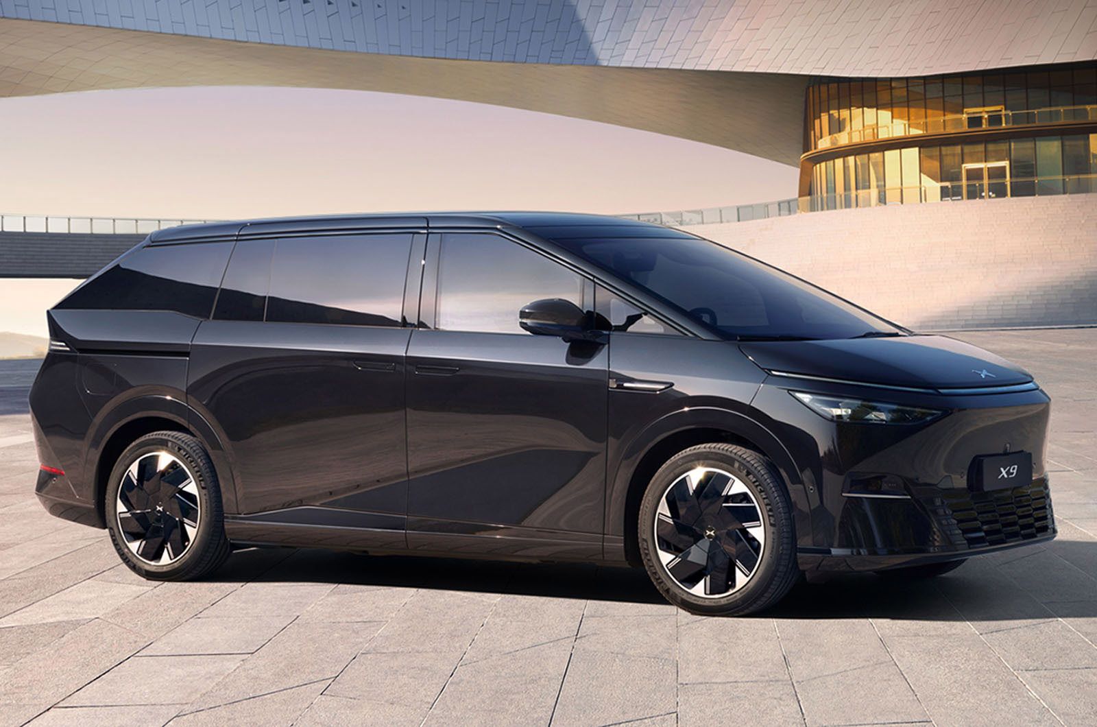 Black XPENG G9 MPV