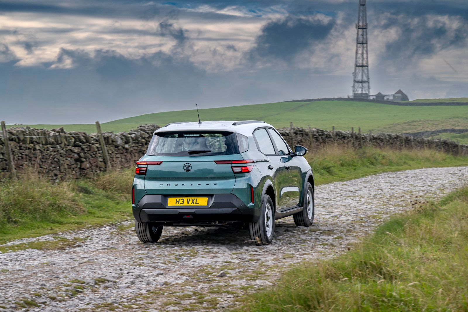 Vauxhall Frontera driving off-road