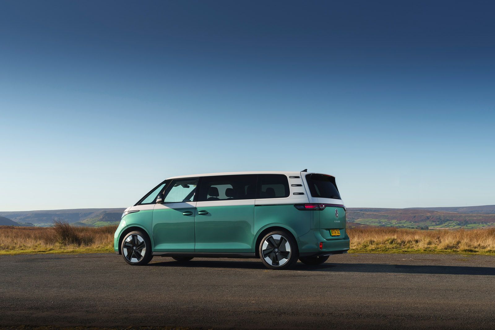 VW ID. Buzz side