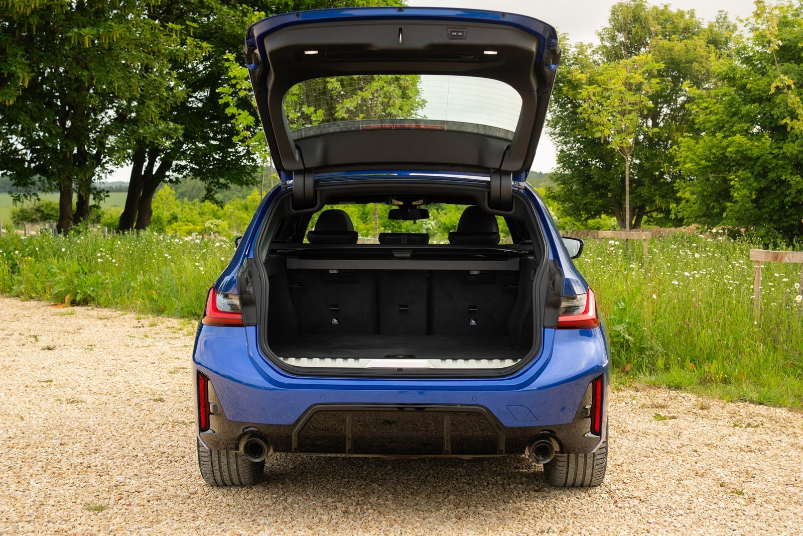 BMW 330e Touring boot space