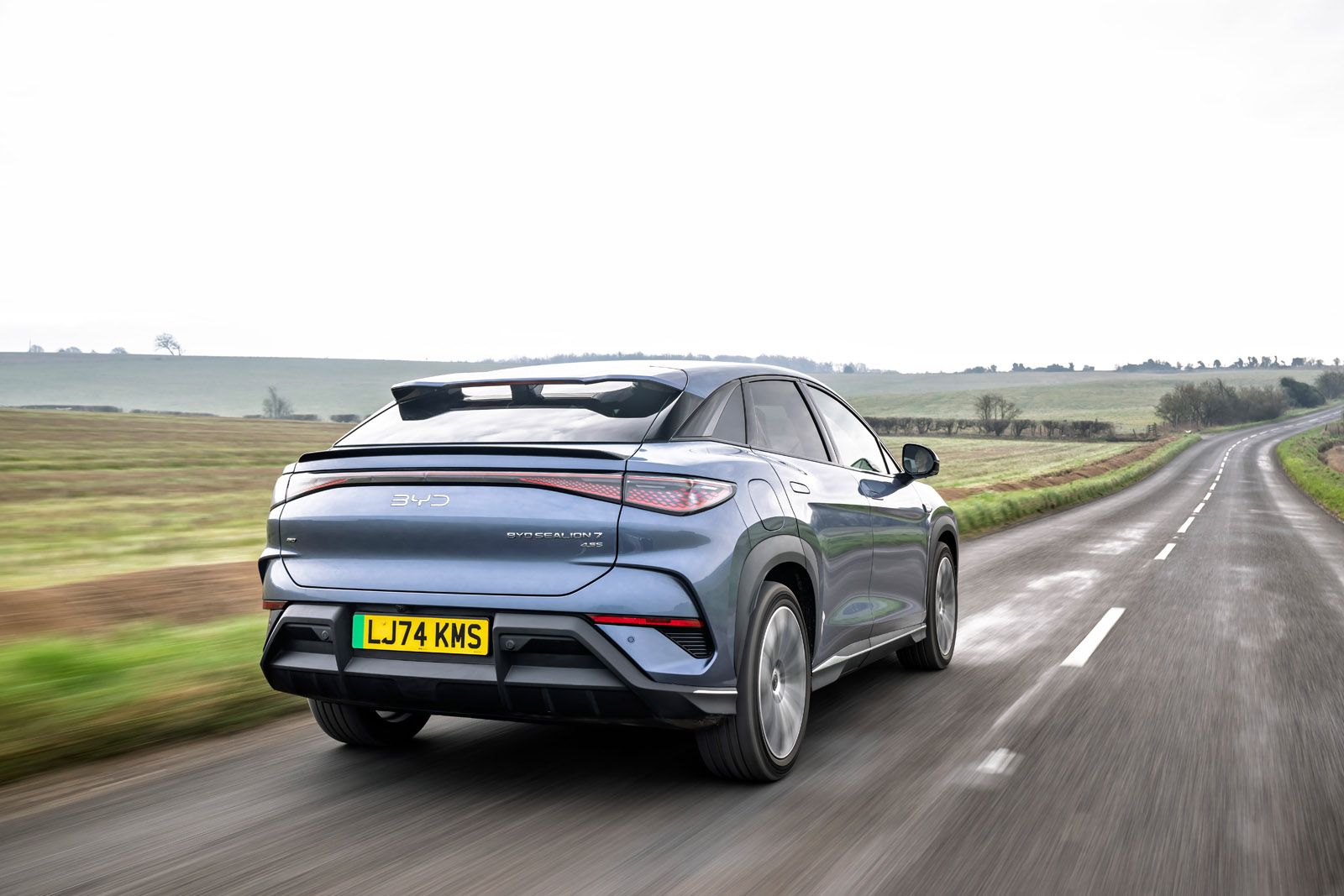 BYD SEALION 7 driving