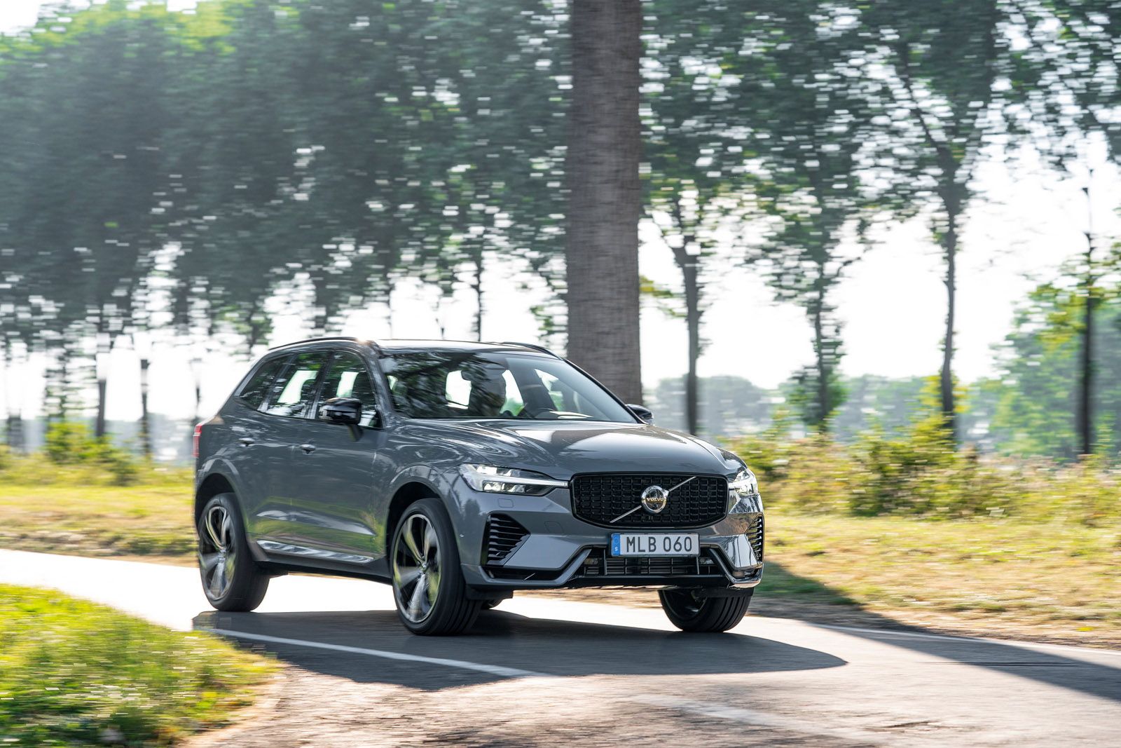 Volvo XC60 driving