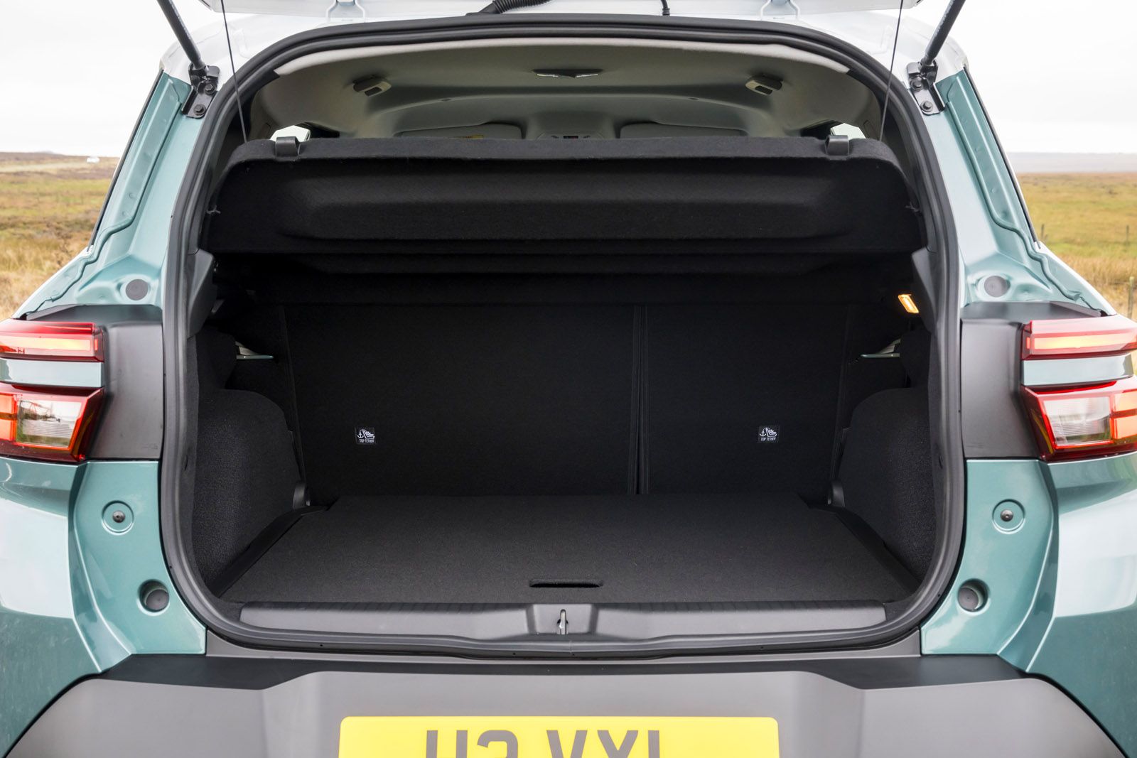 Vauxhall Frontera boot