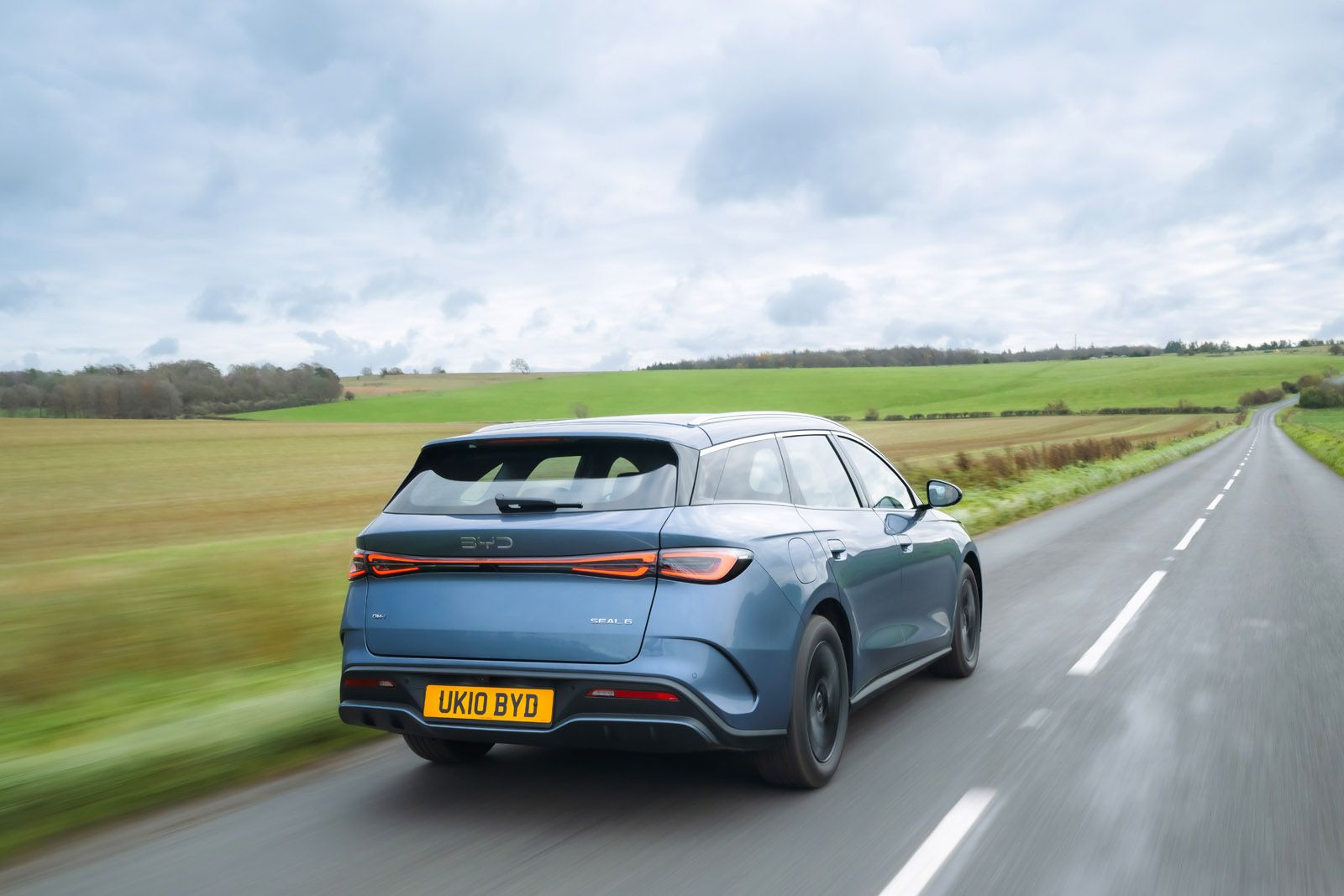 BYD SEAL 6 DM-i Touring driving