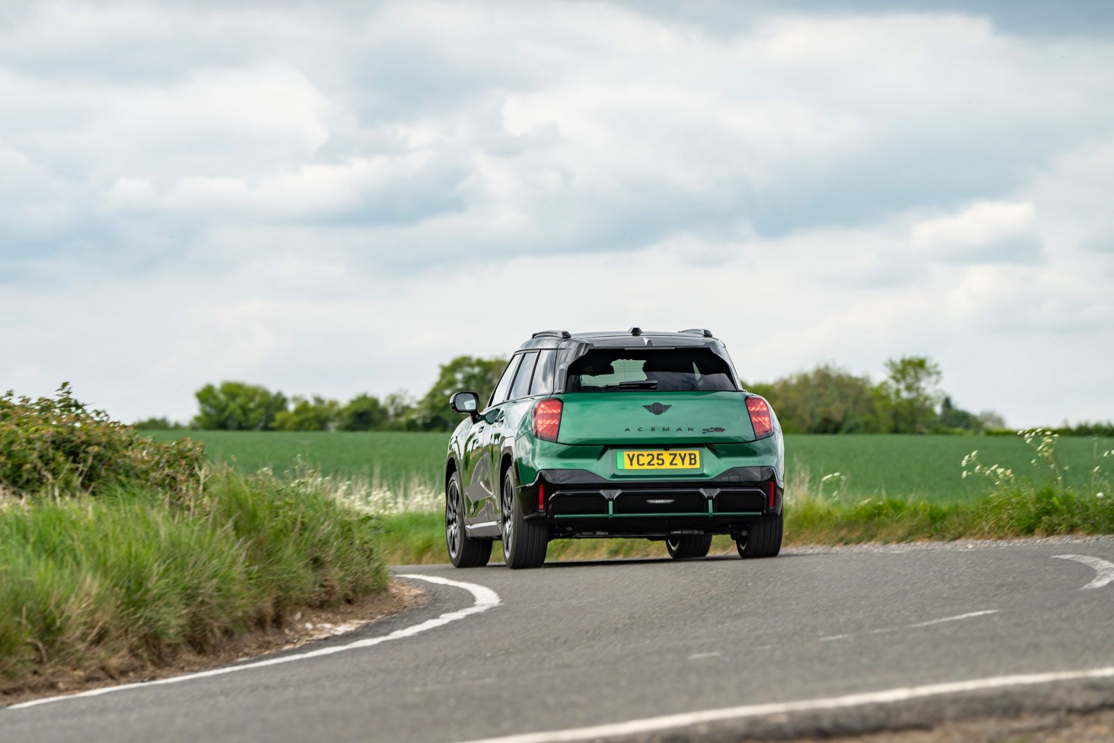 MINI Aceman JCW driving