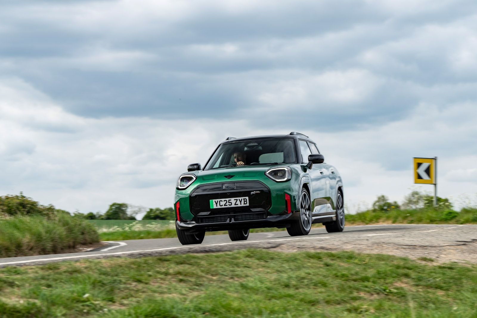 MINI Aceman JCW driving