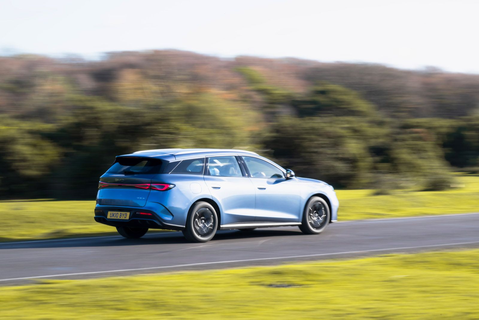 BYD SEAL 6 DM-i Touring driving