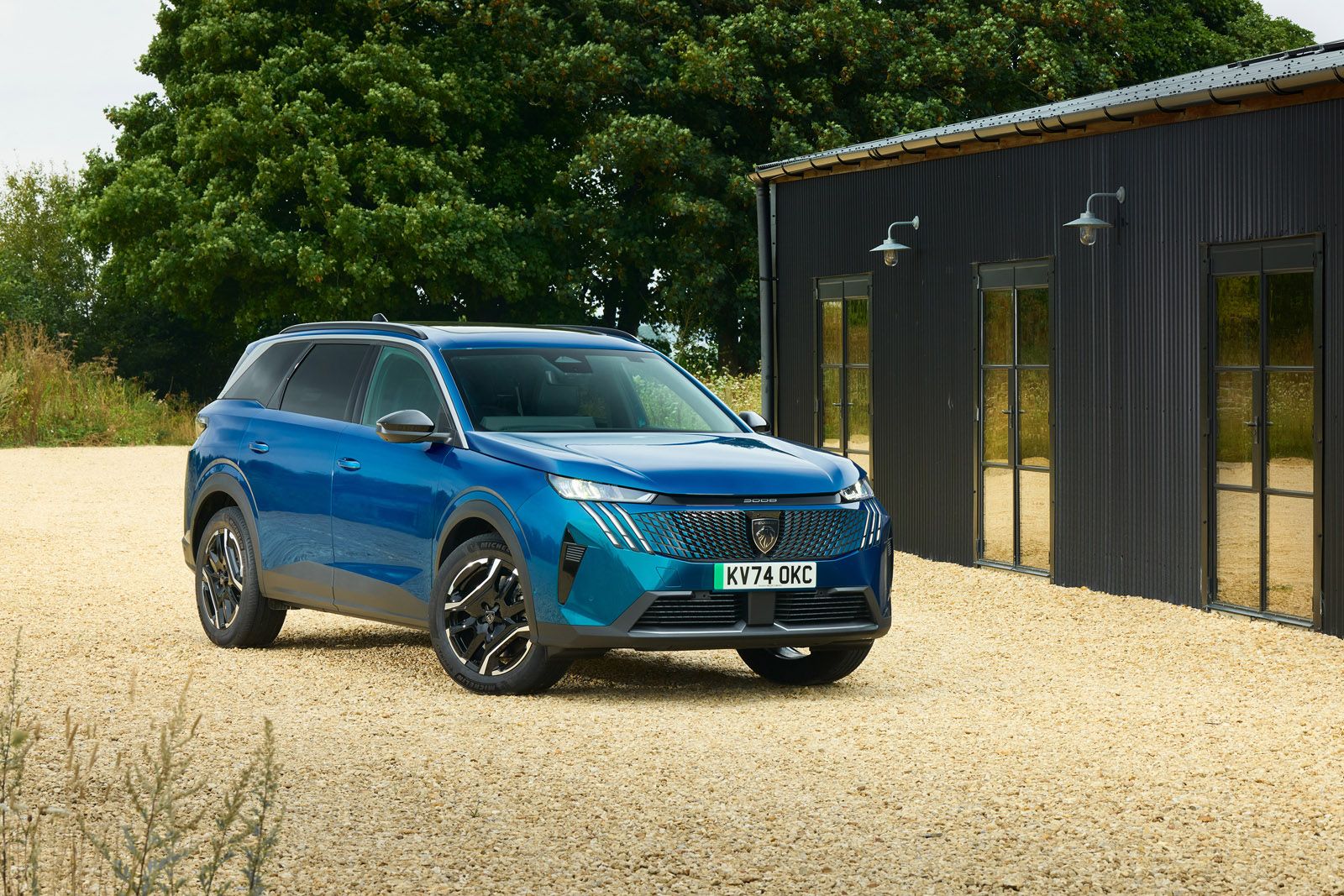 Peugeot e-5008 front