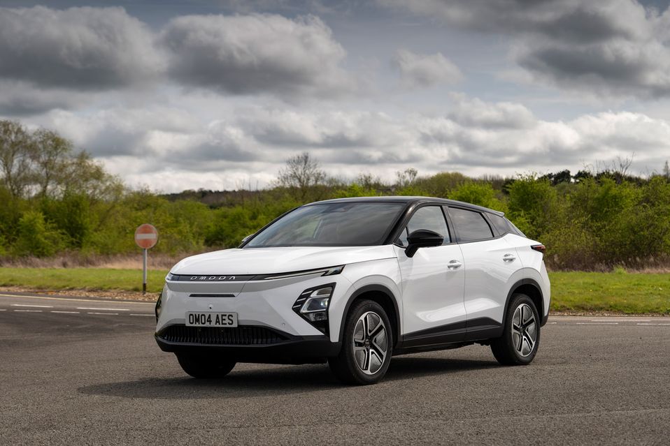 Omoda E5 front 3/4