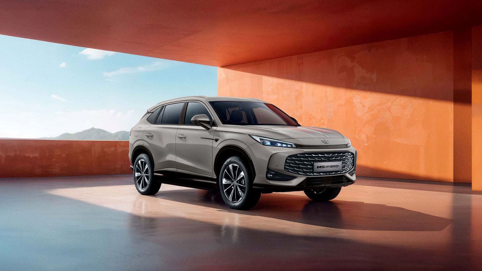 Light coloured MG HS Hybrid+