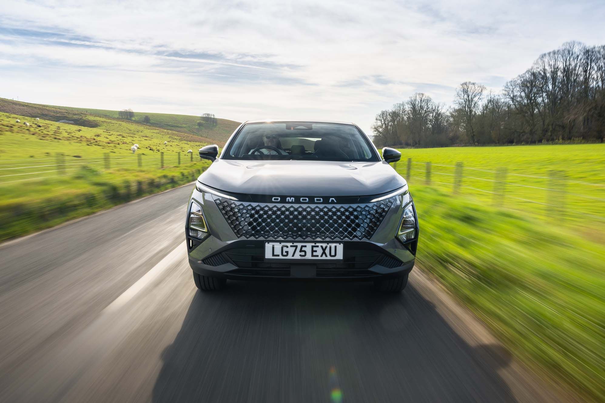 OMODA 5 front, driving