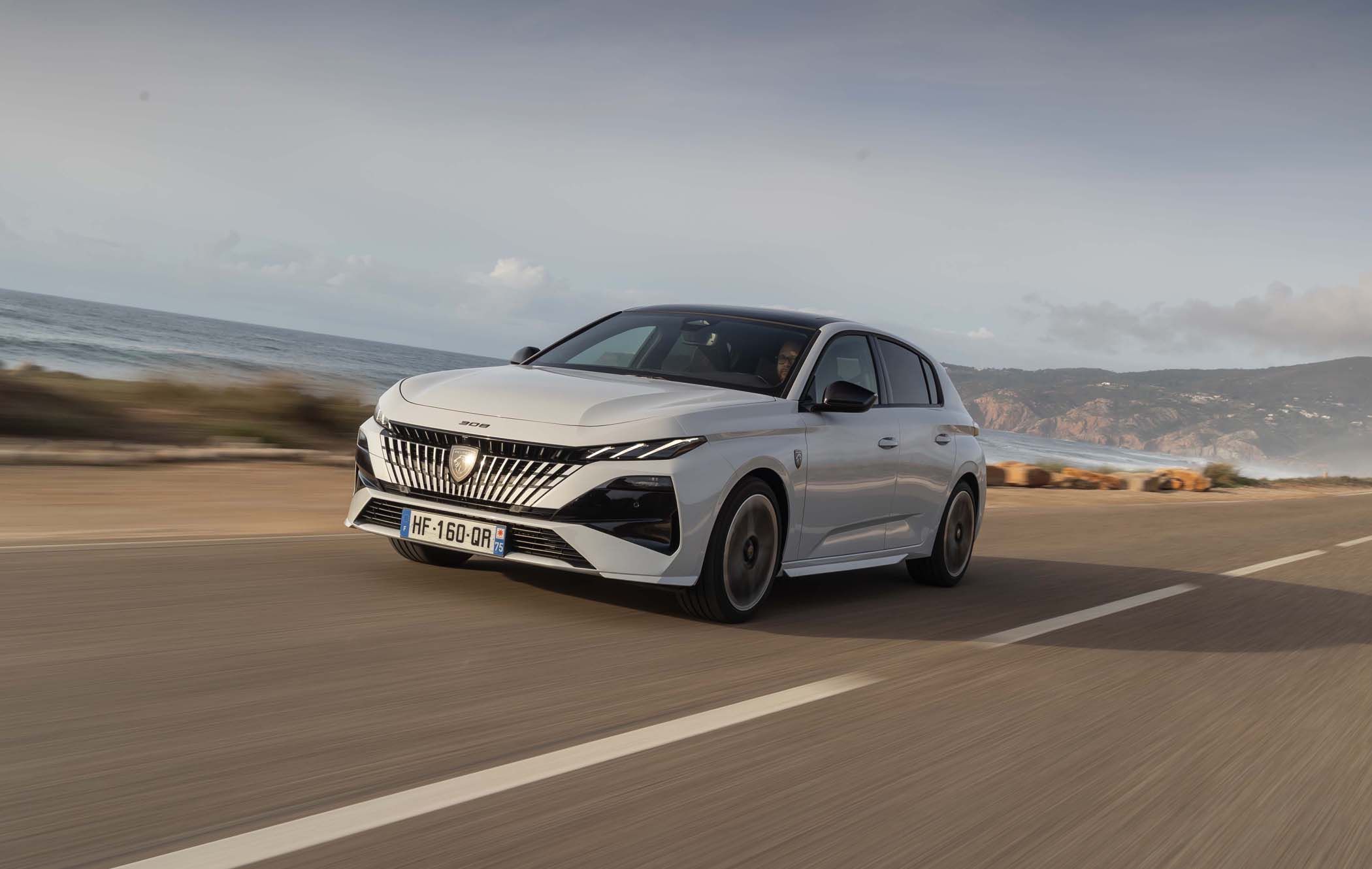 Peugeot 308 front three quarters driving