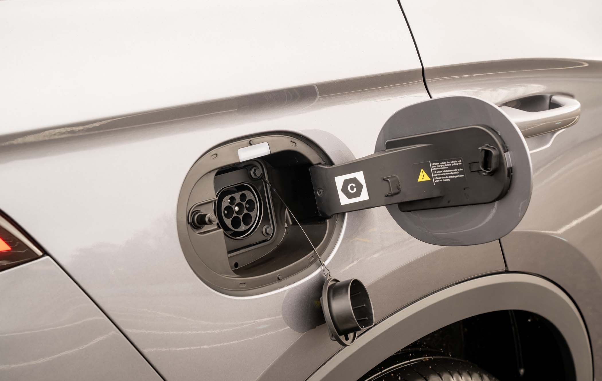 BYD SEALION 5 charging port