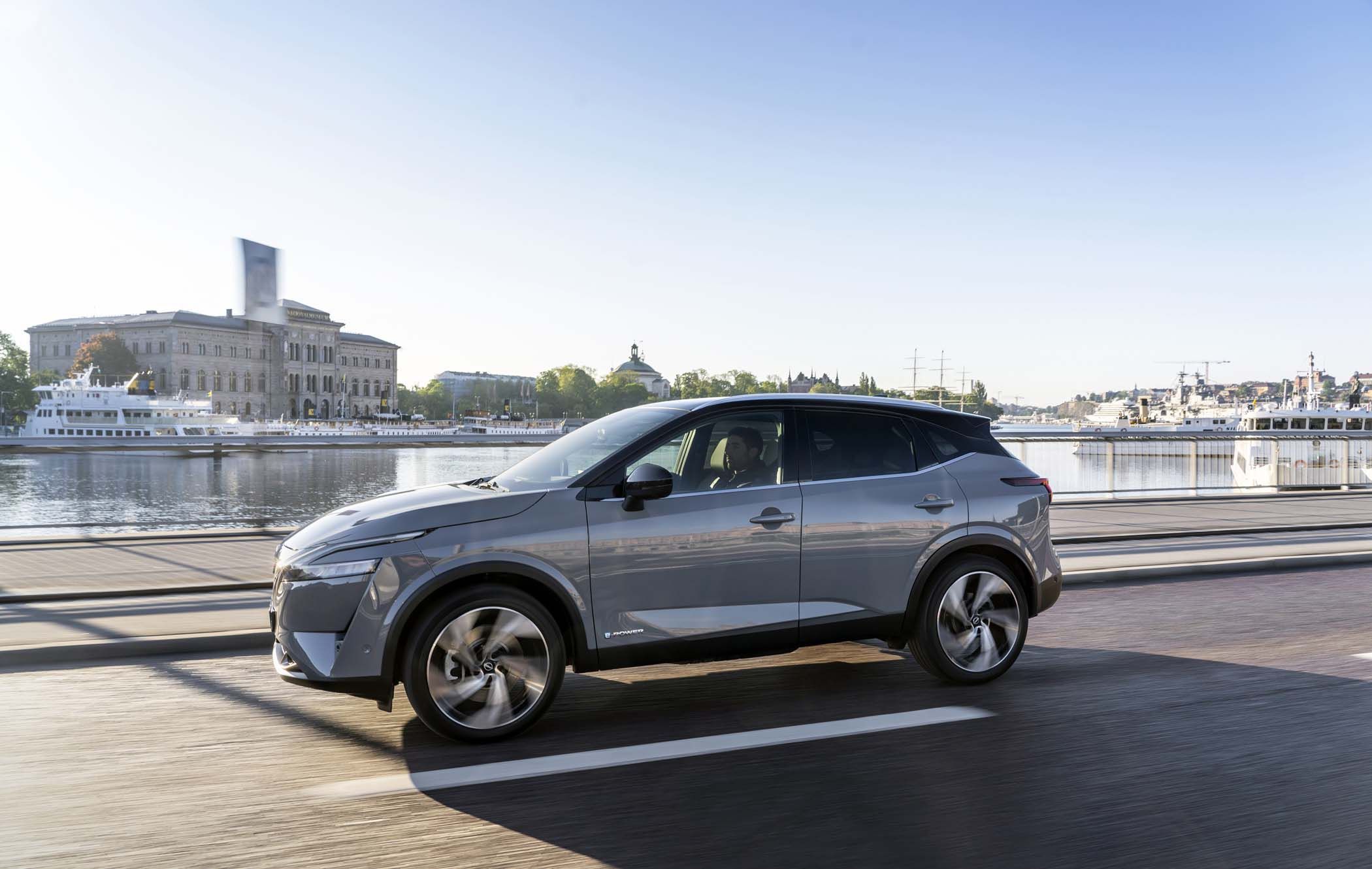 Nissan Qashqai side, driving