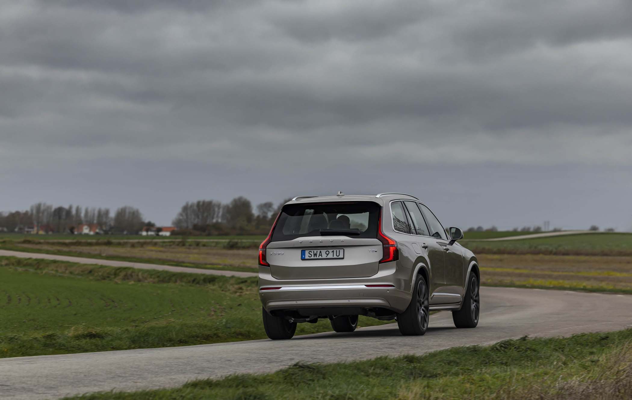 Volvo XC90, driving