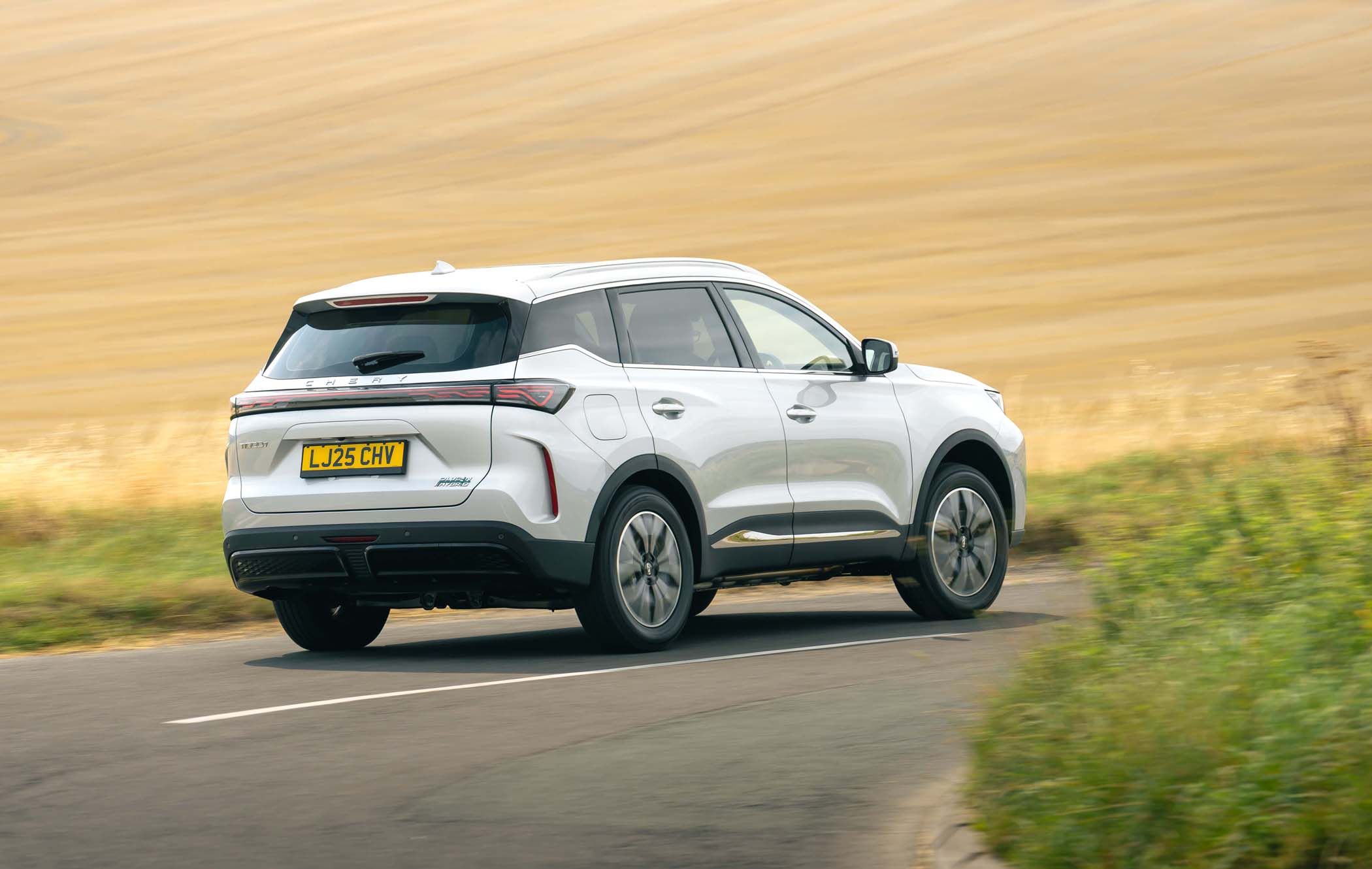 Chery TIGGO 7 rear three quarters, driving