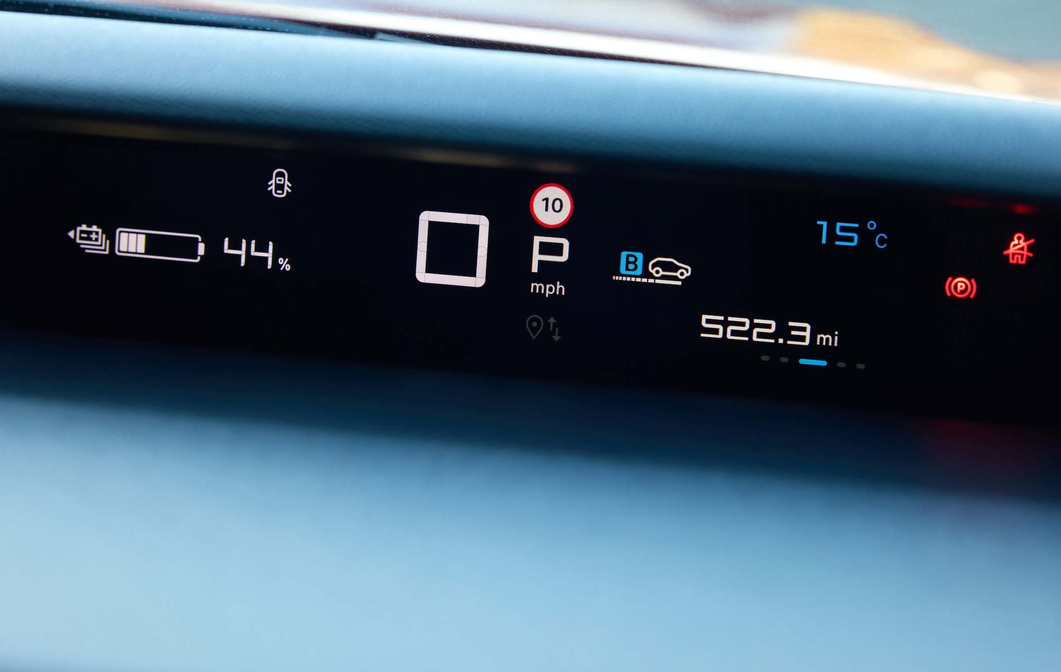 Close-up of a Citroën ë-C3's dashboard displaying 44% battery, 0 mph speed, 522.3 miles range, parking mode, and 15°C temperature.