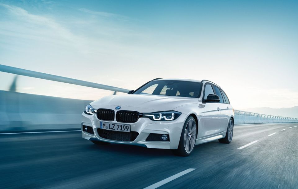 White BMW 3 Series Touring M Sport Shadow Edition
