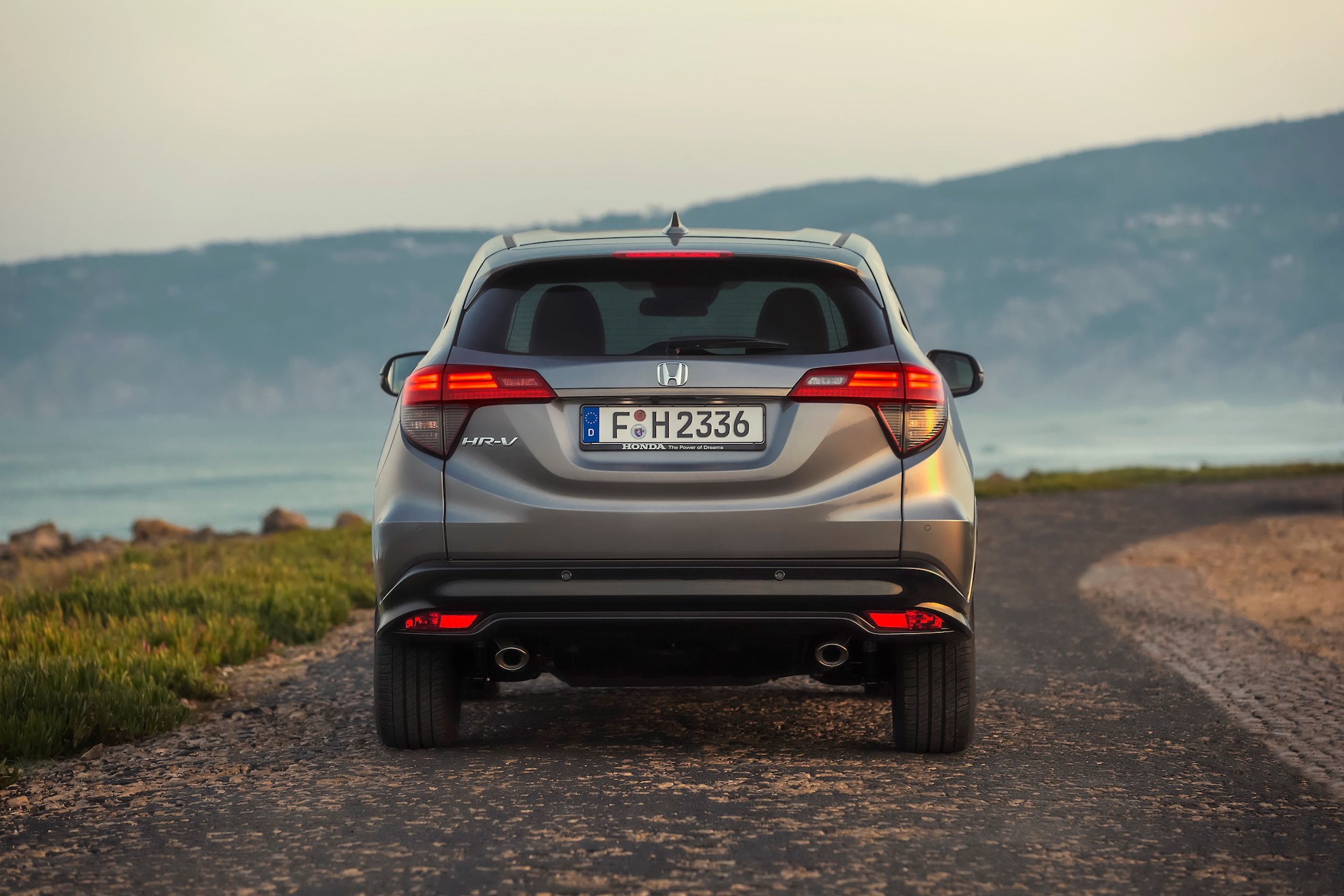 silver honda hr-v rear