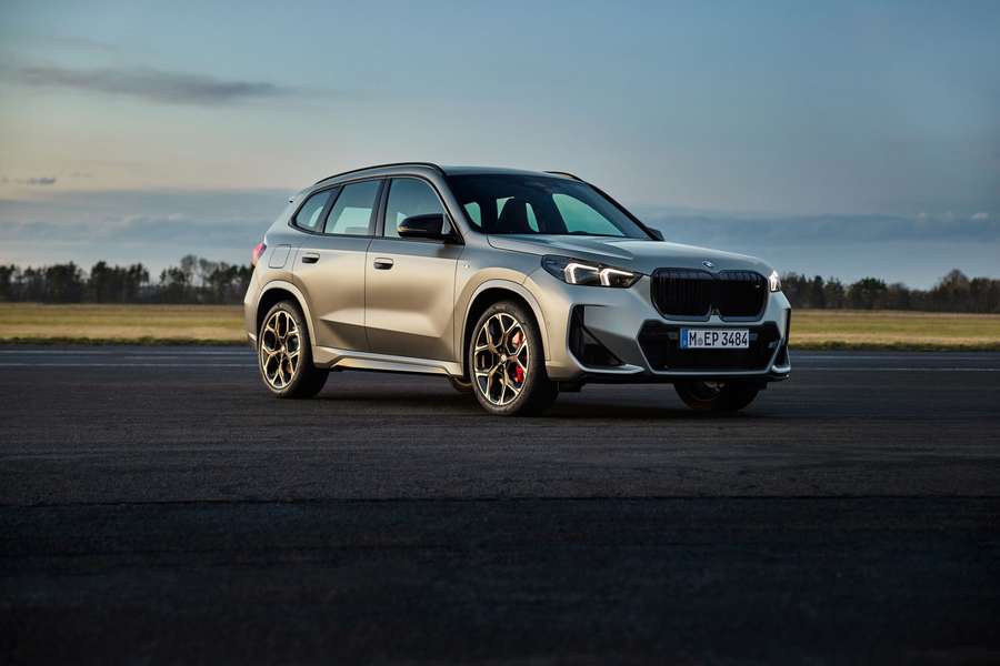 A grey BMW X1 M35i