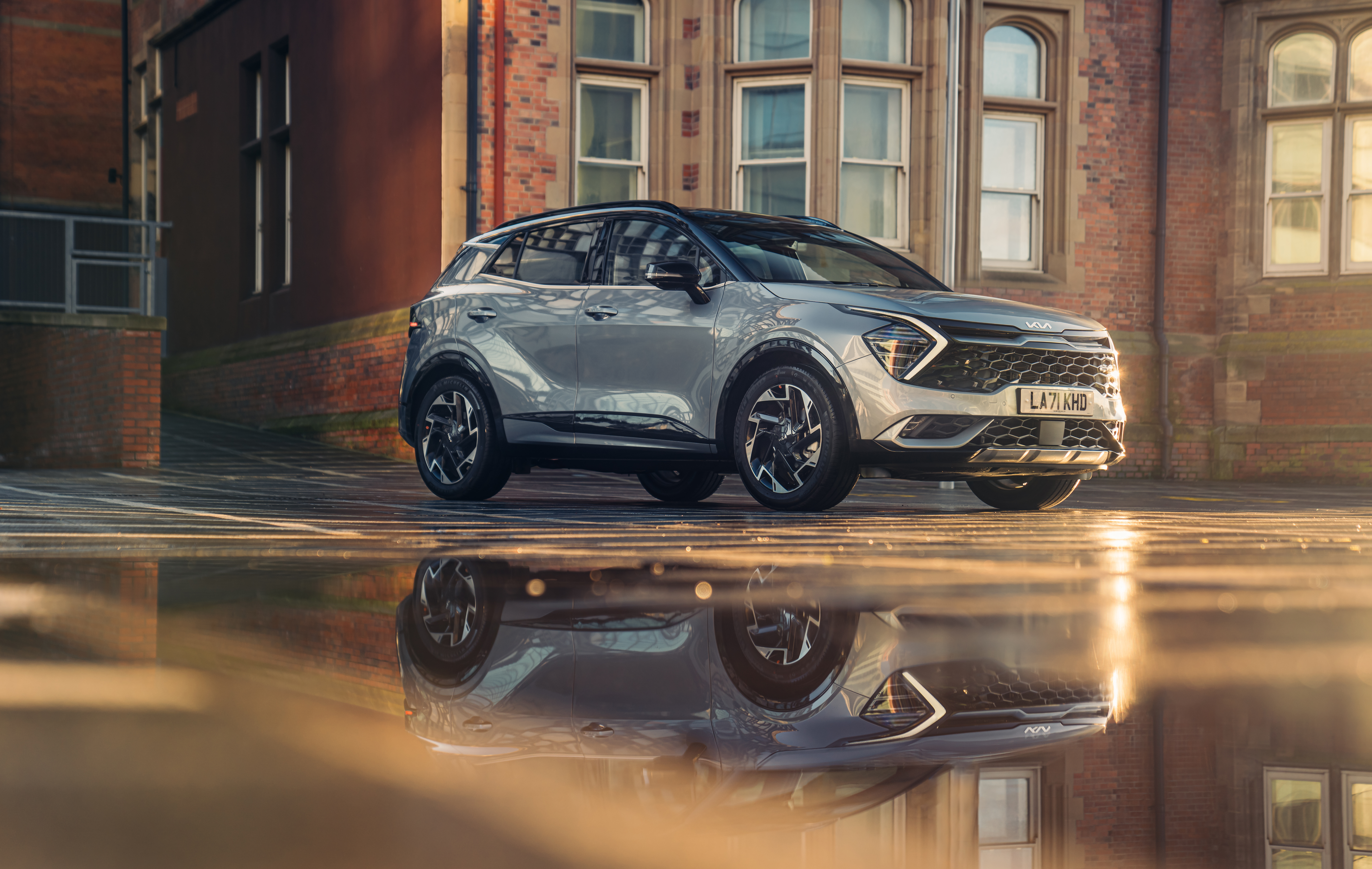 kia sportage hero