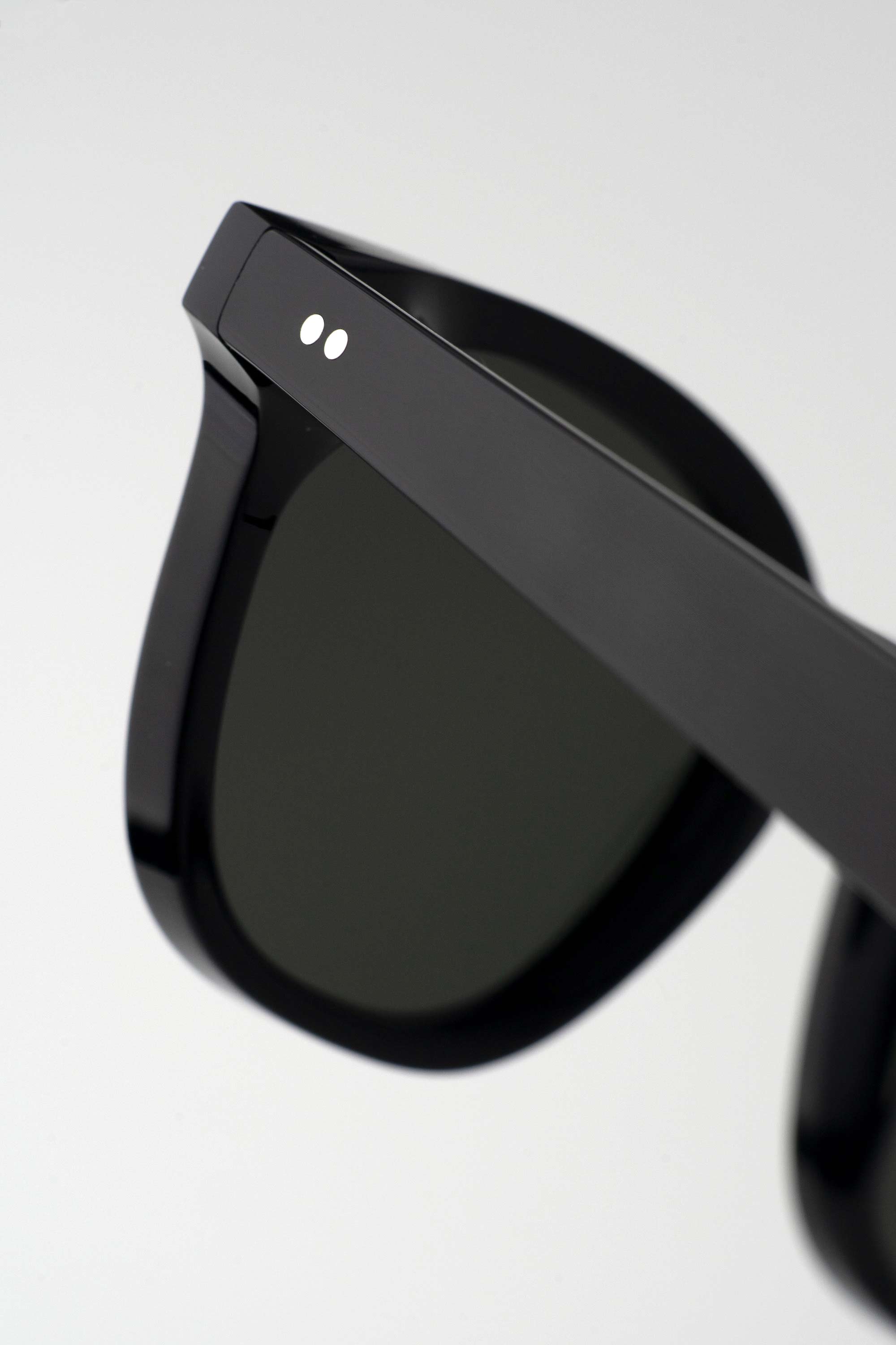 Monokel Eyewear sunglasses River Black