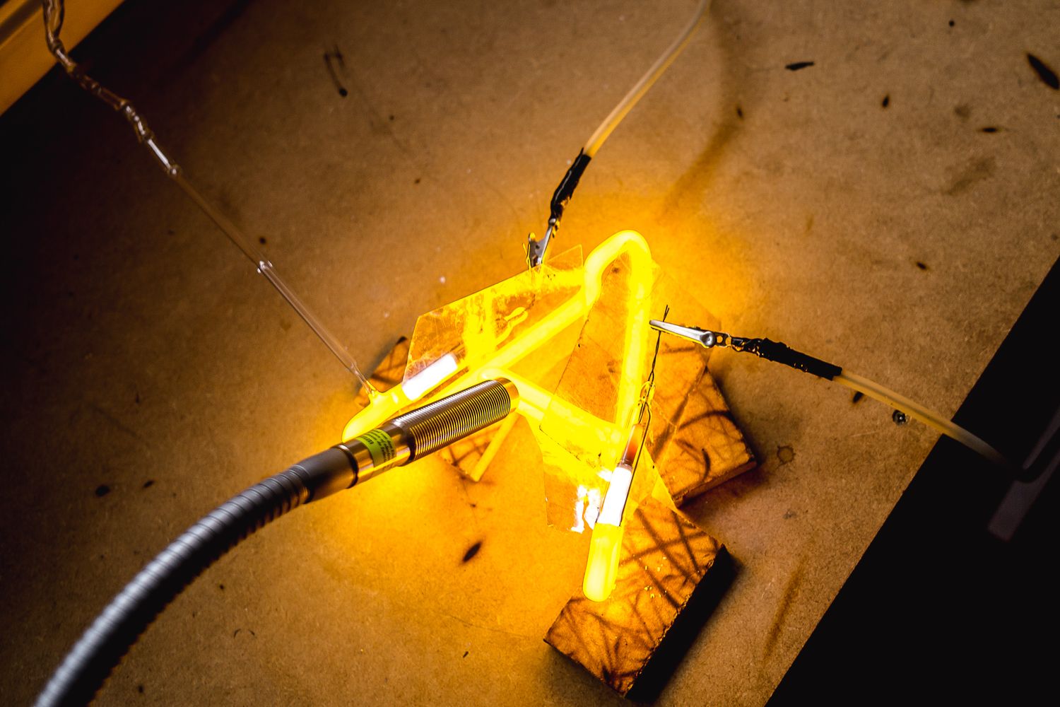 Yellow neon on the workbench.