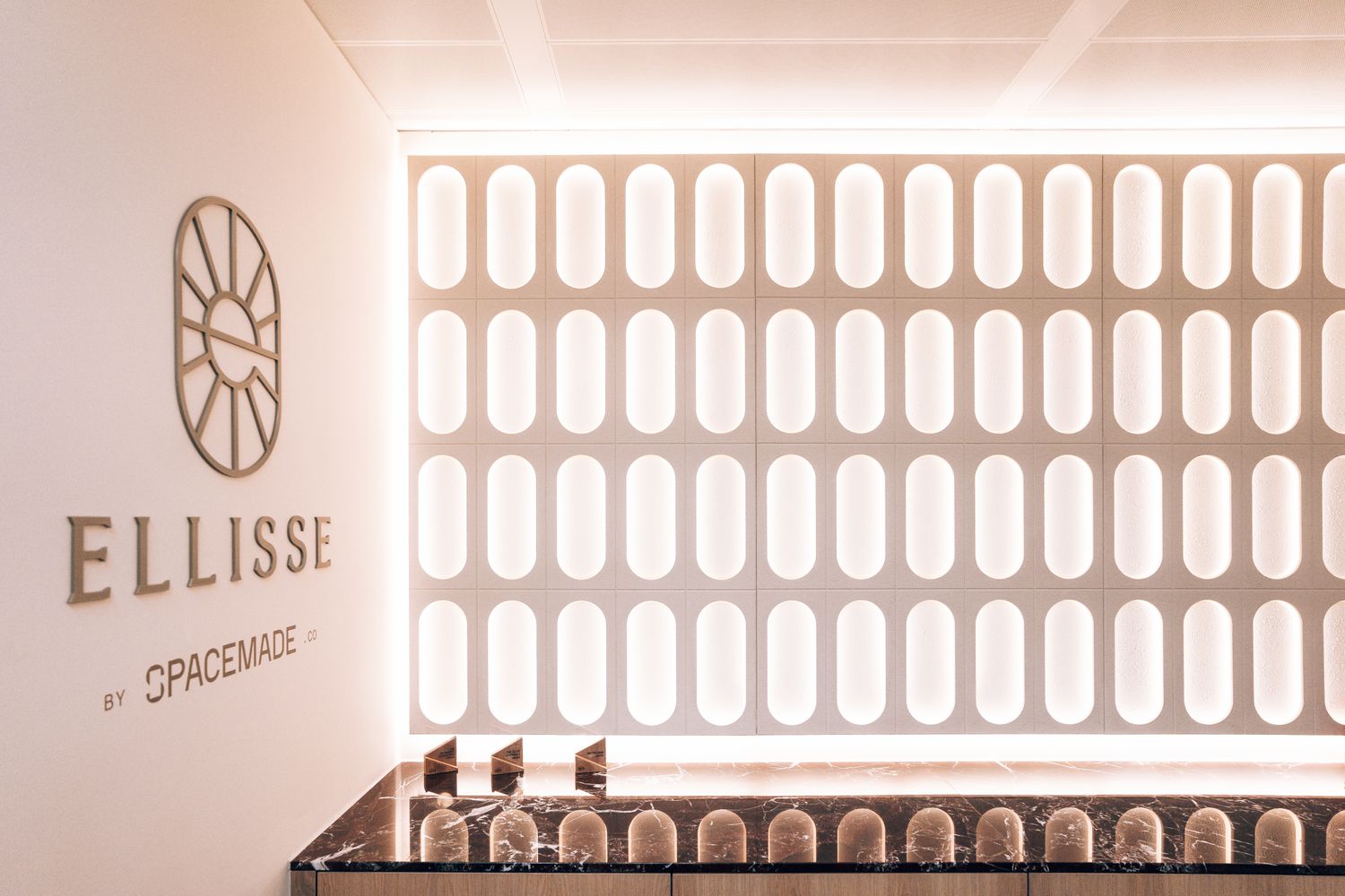 Ellisse by Spacemade reception signage with illuminated feature wall and bespoke metal logo at 10 St Bride Street.