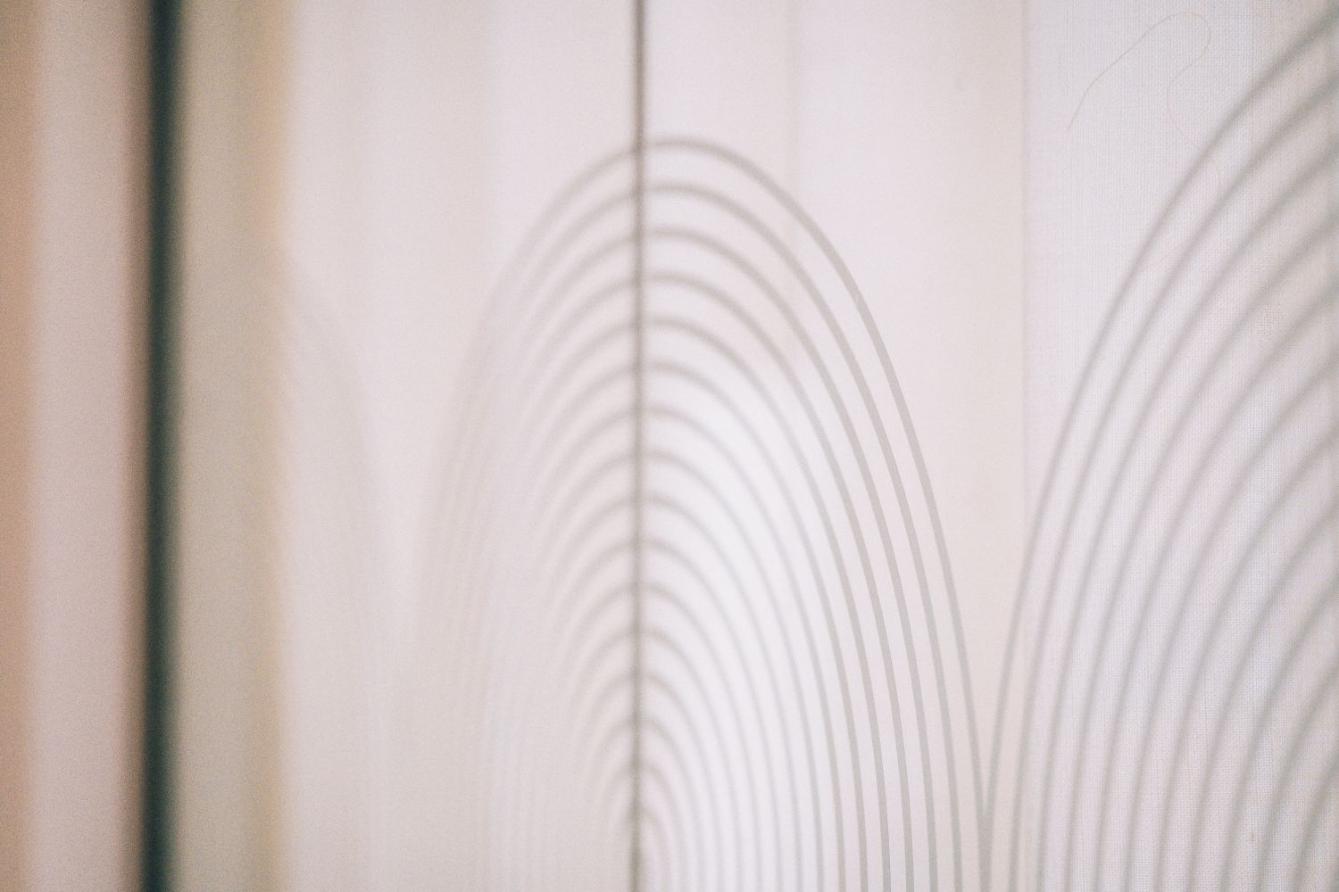 Close up of the bespoke Ellisse glass manifestation pattern, developed from the brand’s curved ellipse geometry.