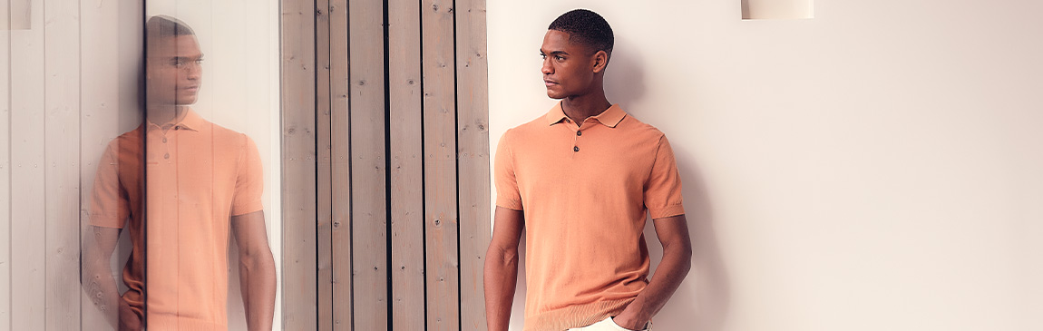 Model draagt oranje Dutch Dandies polo