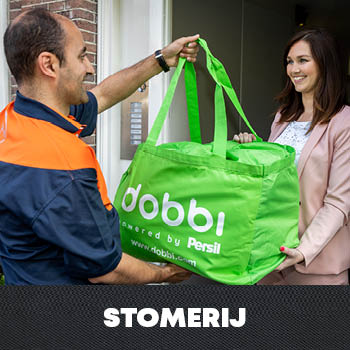 Dobbi wordt afgegeven bij klant