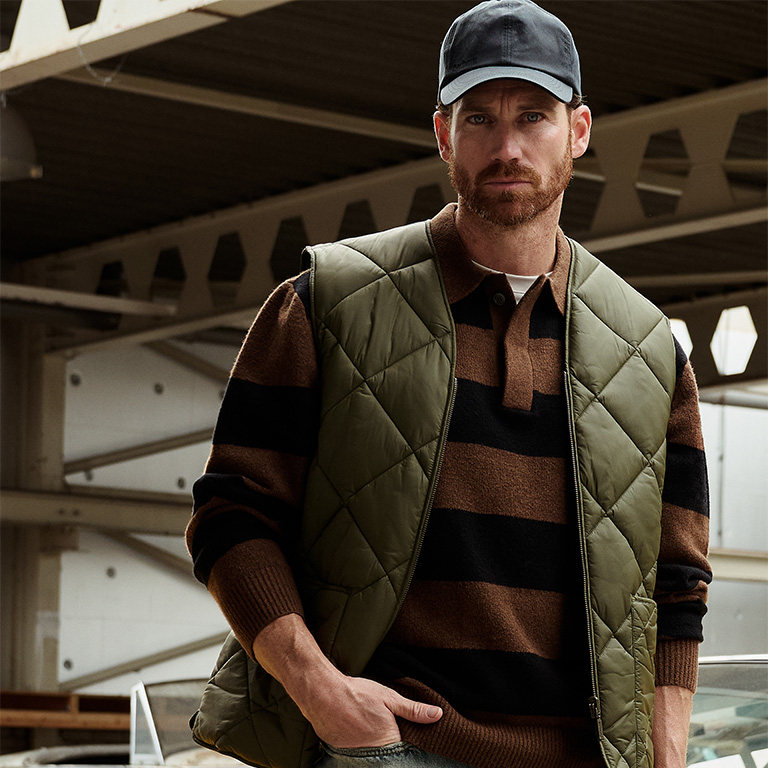 Model met najaarsoutfit, nieuwe collectie bij OFM