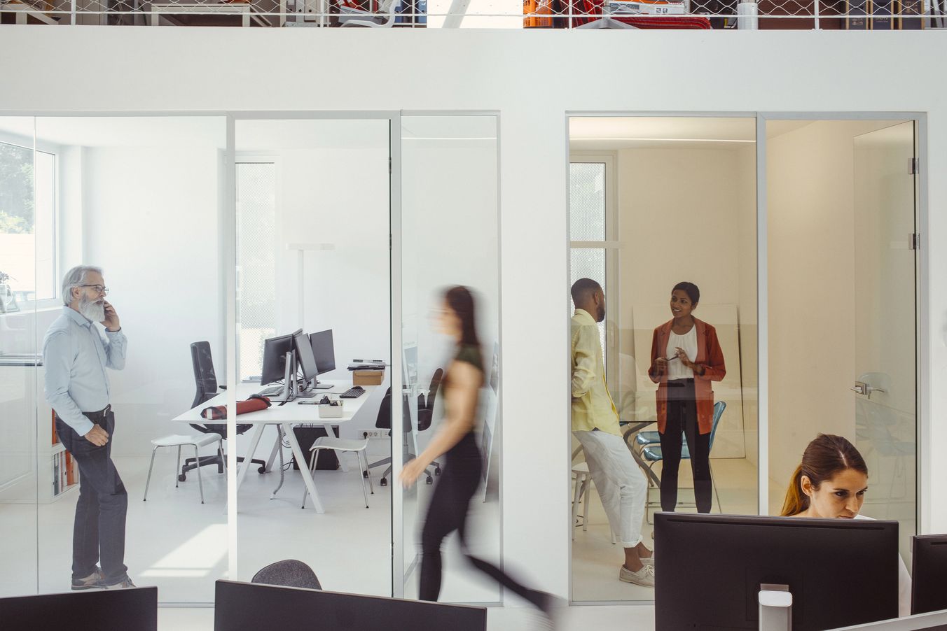 Mitarbeiter in einem modernen Büro