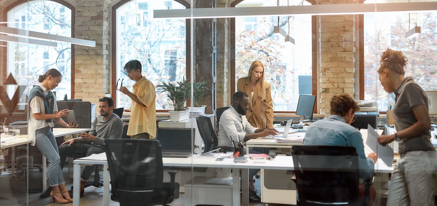 Moderne Finance-Teams stehen vor der Umstellung auf die elektronische Rechnungspflicht. Wer Prozesse, Software und Archivierung jetzt anpasst, ist für die Fristen 2027 und 2028 gerüstet.
