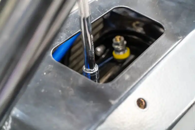 HOW TO INSTALL A RUNVA WINCH AT HOME 4WD 24/7