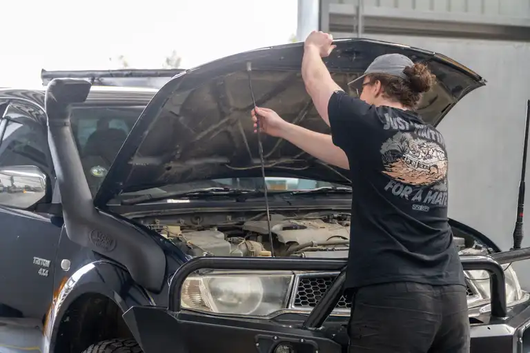 HOW TO INSTALL A RUNVA WINCH AT HOME 4WD 24/7