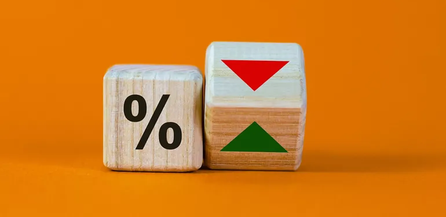 Can late payments affect my credit score