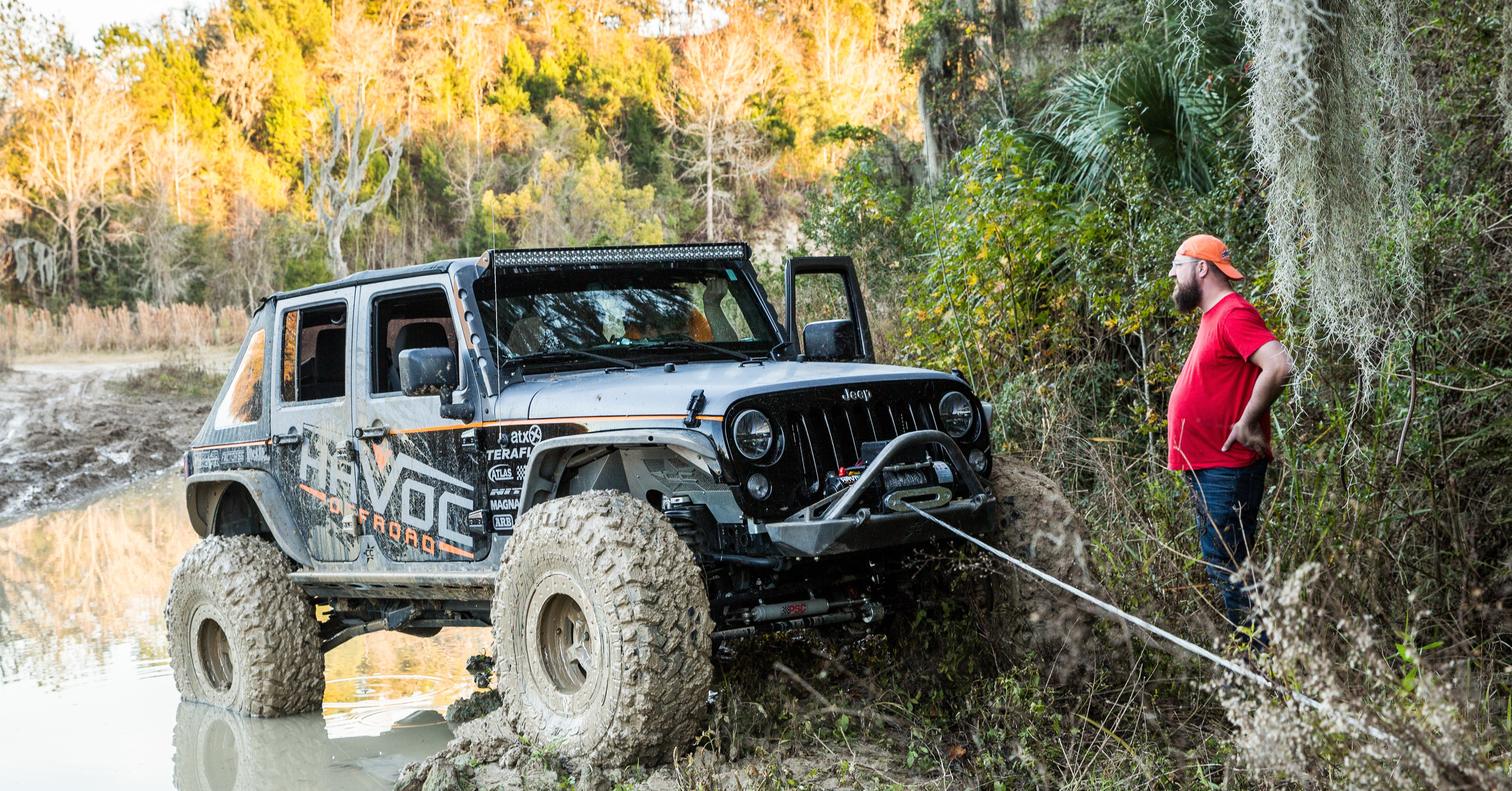 Recovery Straps Vs. Tow Straps–What's the Difference? | RealTruck