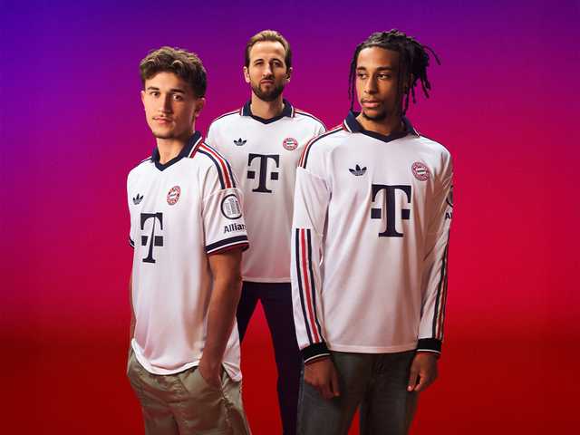 Michael Olise Jersey | Number 17 in the FC Bayern Store